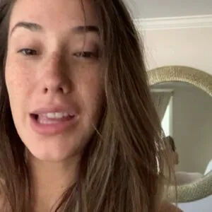Eva Lovia content