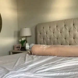 Eva Lovia content