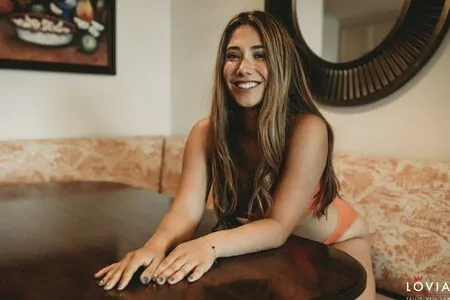 Eva Lovia content