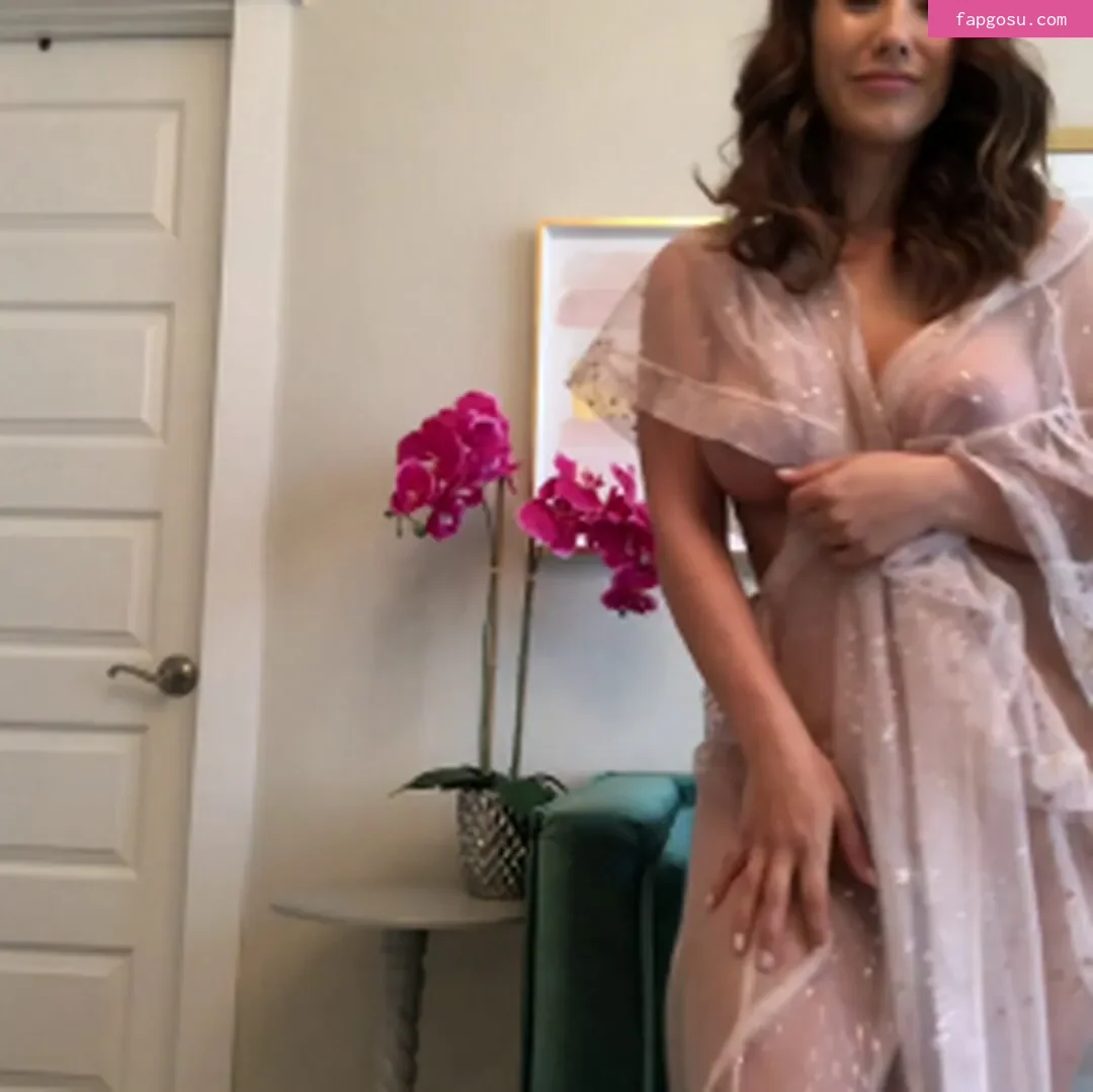 Eva Lovia