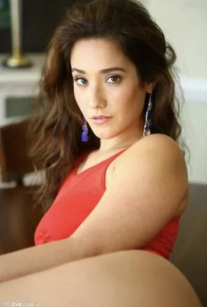 Eva Lovia content
