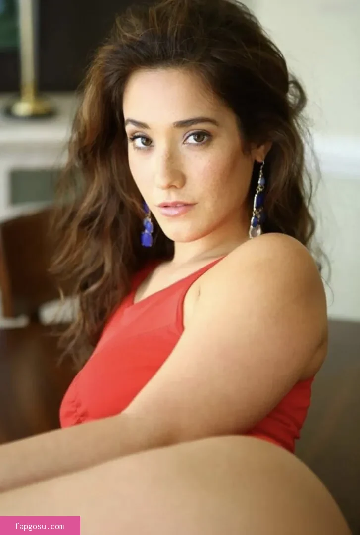Eva Lovia