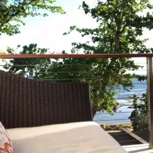 Eva Lovia content