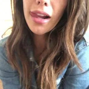 Eva Lovia content