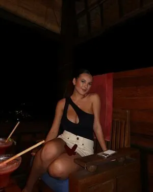 Ella Midgley content