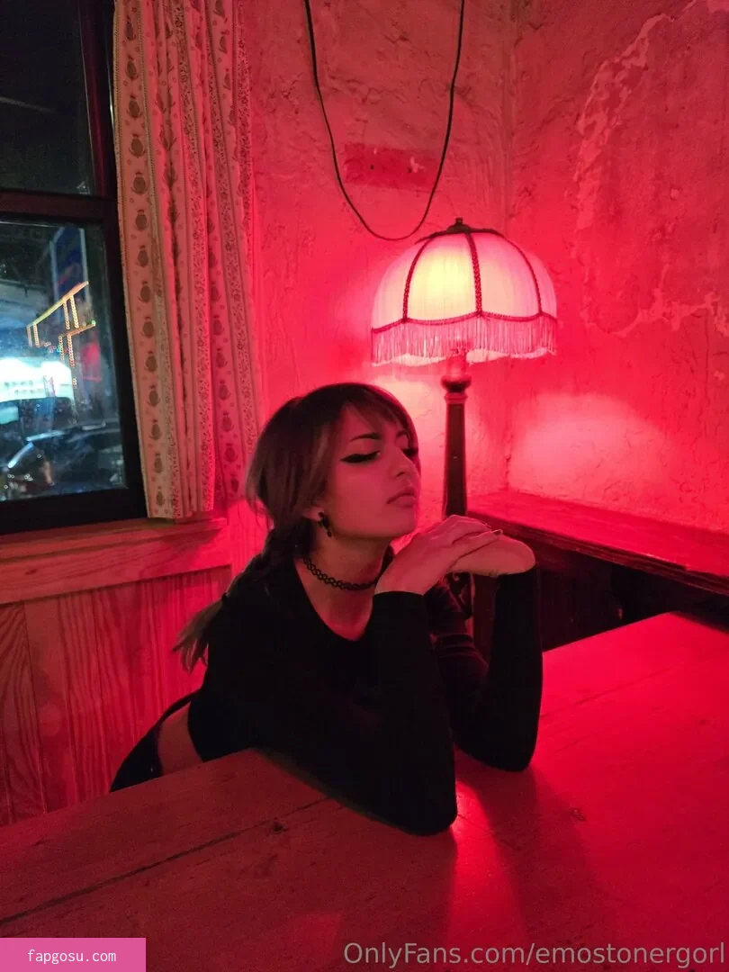 Emostonergorl