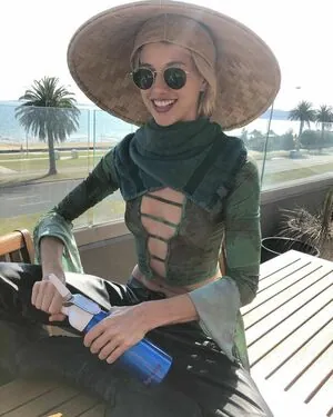 Ellie Naughty content