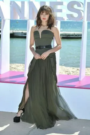Ella Purnell