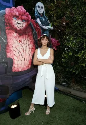 Ella Purnell