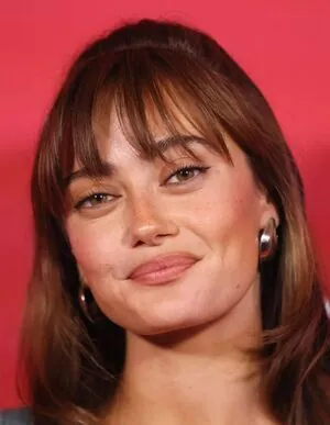 Ella Purnell