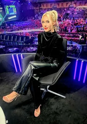 Emma Paton content