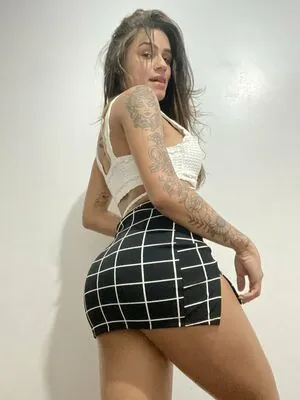 Emilly Vitória content