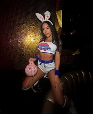 Emily Yi content