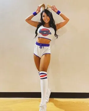 Emily Yi content