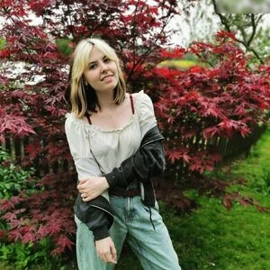 Esther Zimtstern content