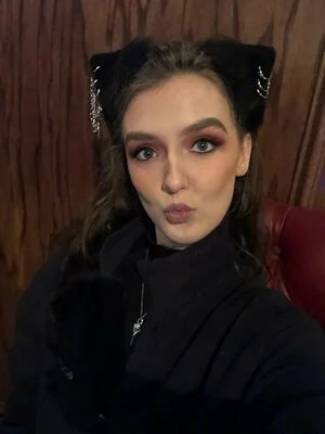 foxyopheliaa content