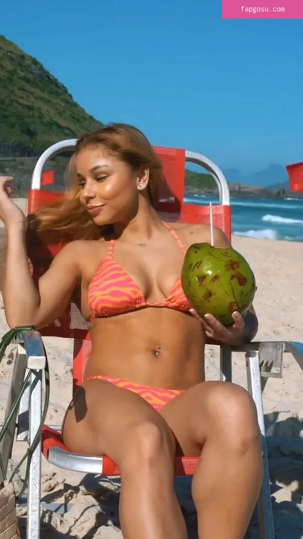 Flávia Saraiva