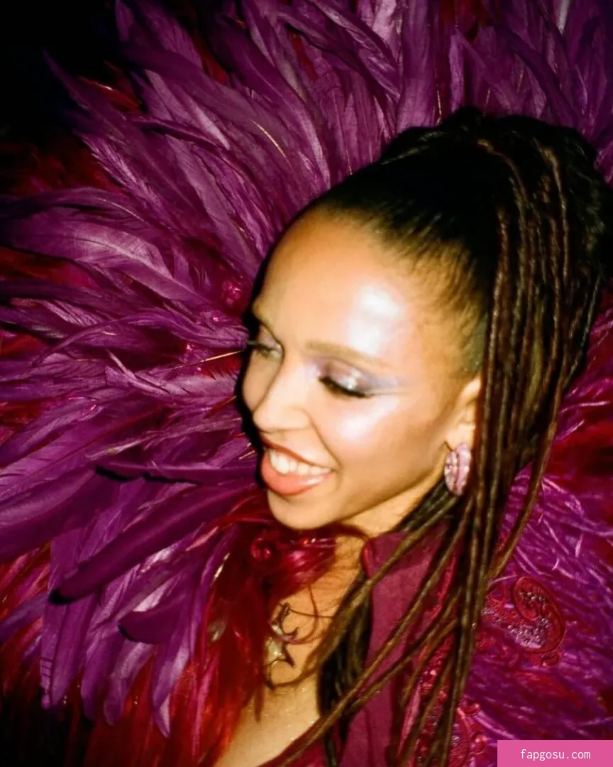 FKA Twigs - Photo #16