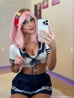 Gabriela Dutra content