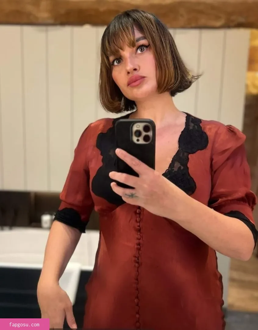 Gizzi Erskine - Photo #102