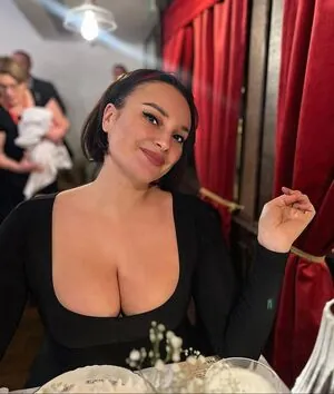 Gizzi Erskine