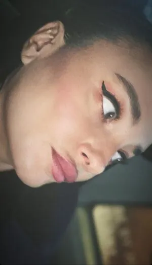 Gizzi Erskine