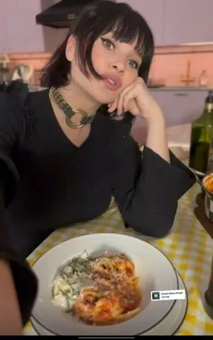 Gizzi Erskine