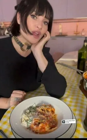 Gizzi Erskine