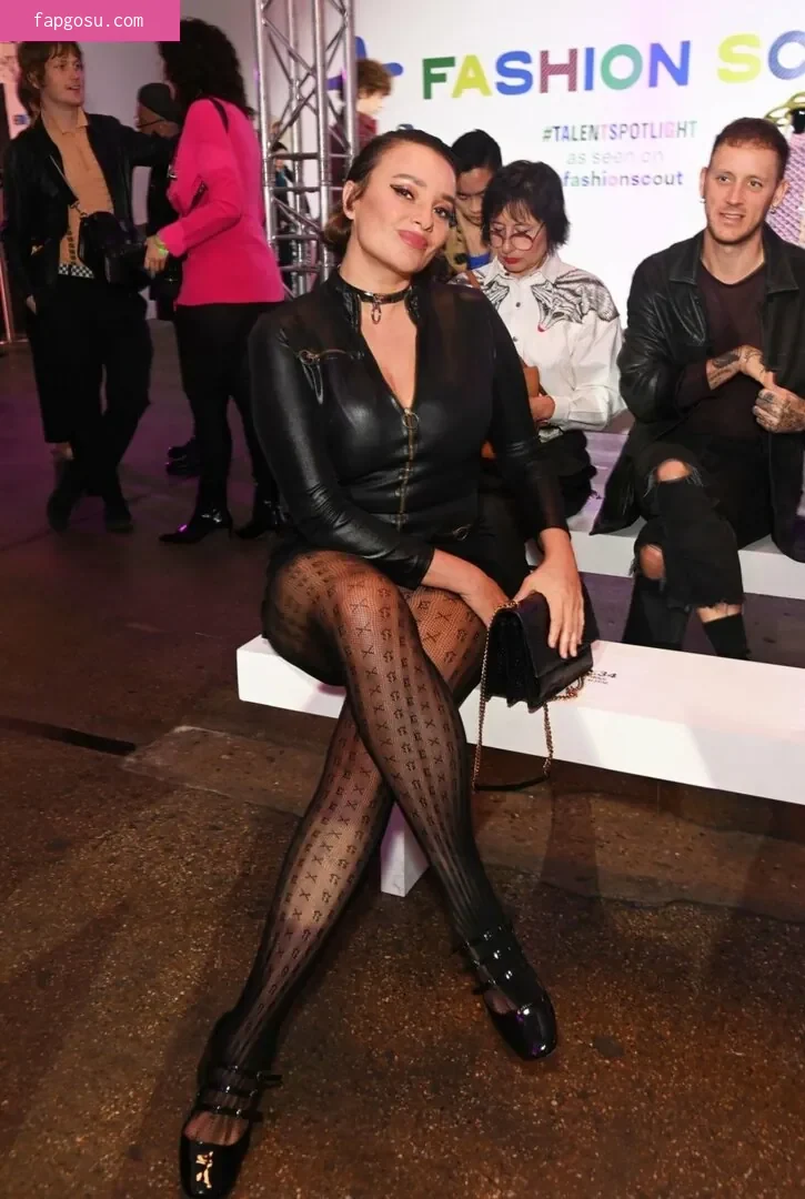 Gizzi Erskine - Photo #140