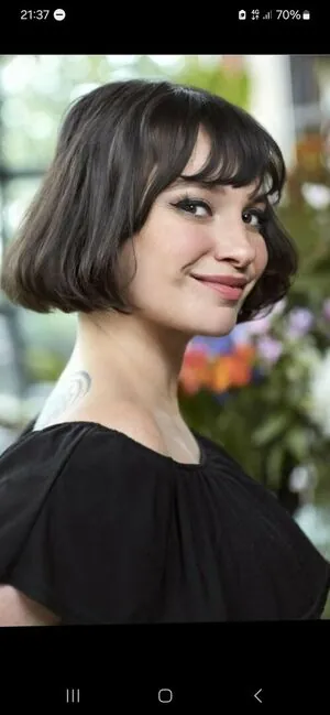 Gizzi Erskine