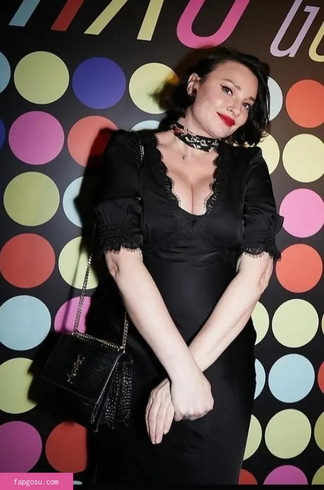 Gizzi Erskine - Photo #172