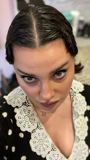Gizzi Erskine