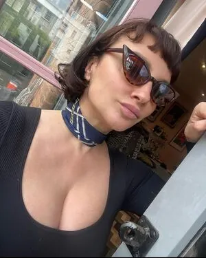 Gizzi Erskine