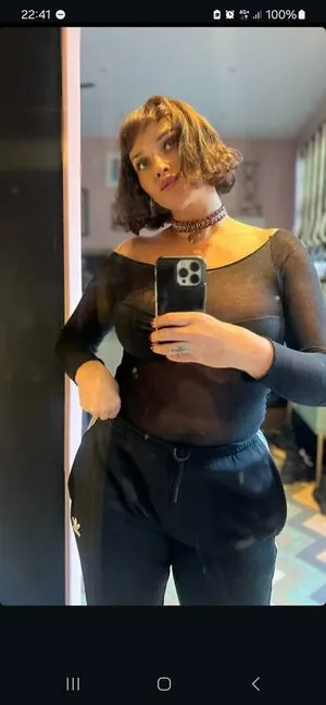 Gizzi Erskine