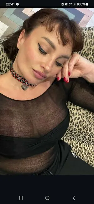 Gizzi Erskine