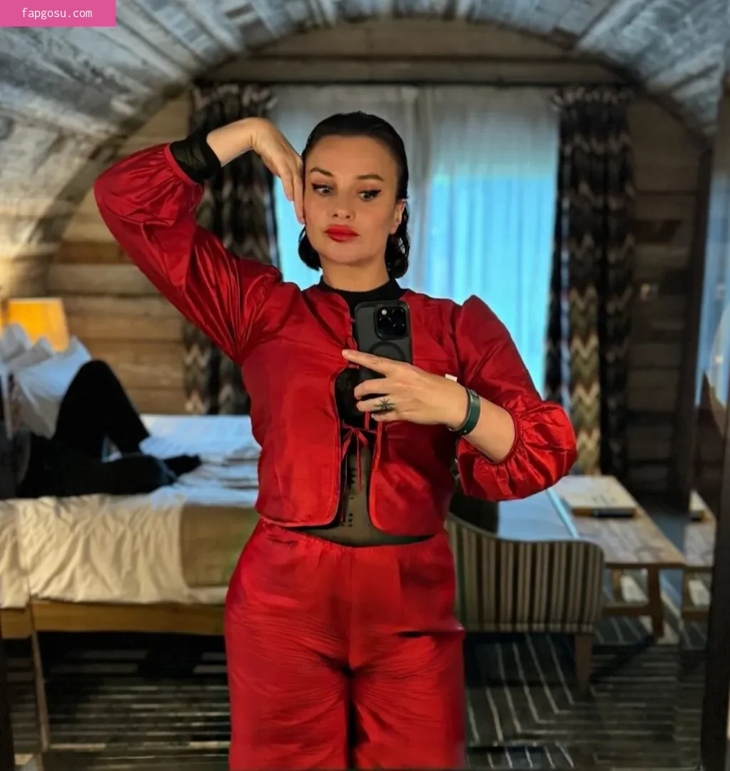 Gizzi Erskine - Photo #213