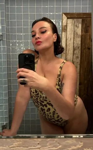 Gizzi Erskine