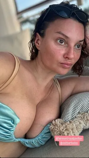 Gizzi Erskine