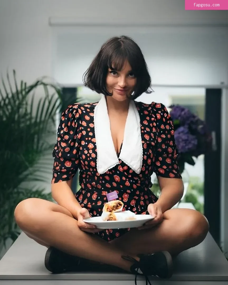 Gizzi Erskine - Photo #24