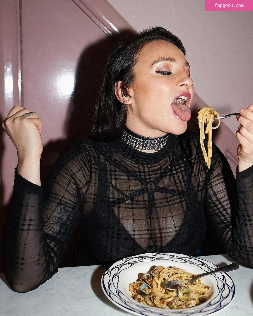 Gizzi Erskine - Photo #4