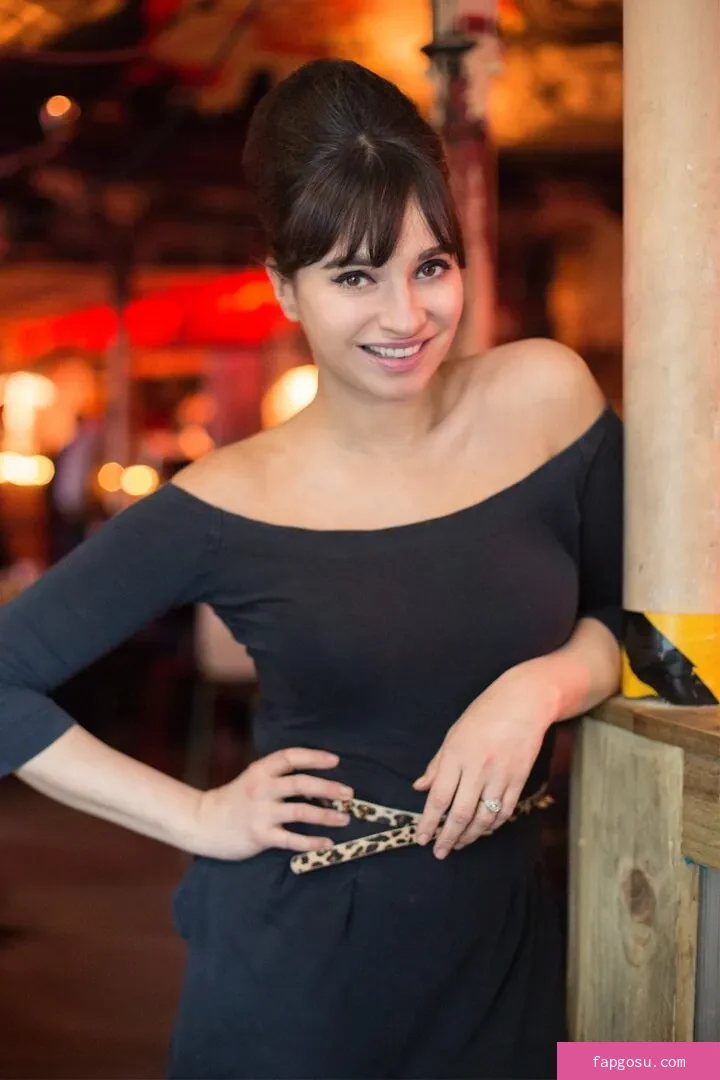 Gizzi Erskine - Photo #49