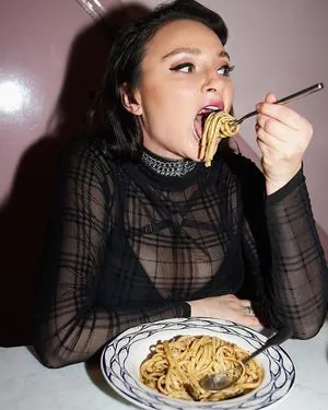 Gizzi Erskine