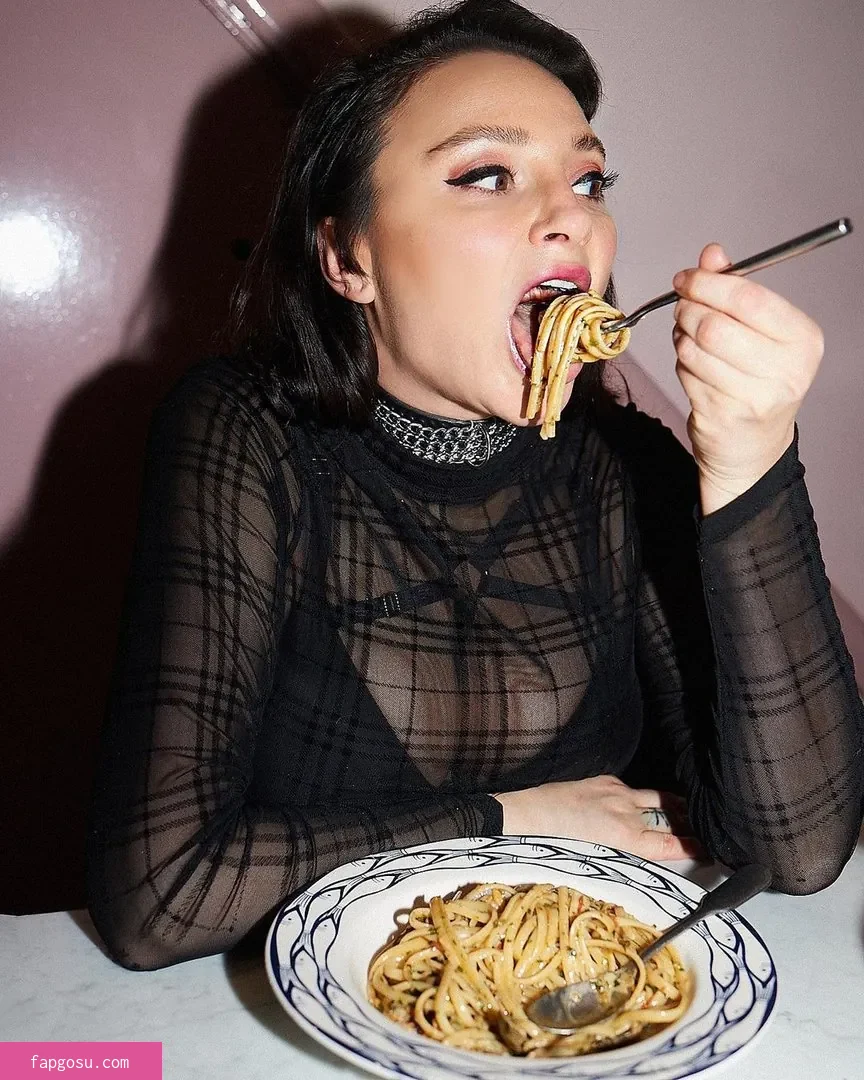 Gizzi Erskine - Photo #5