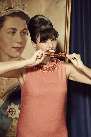 Gizzi Erskine