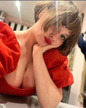 Gizzi Erskine