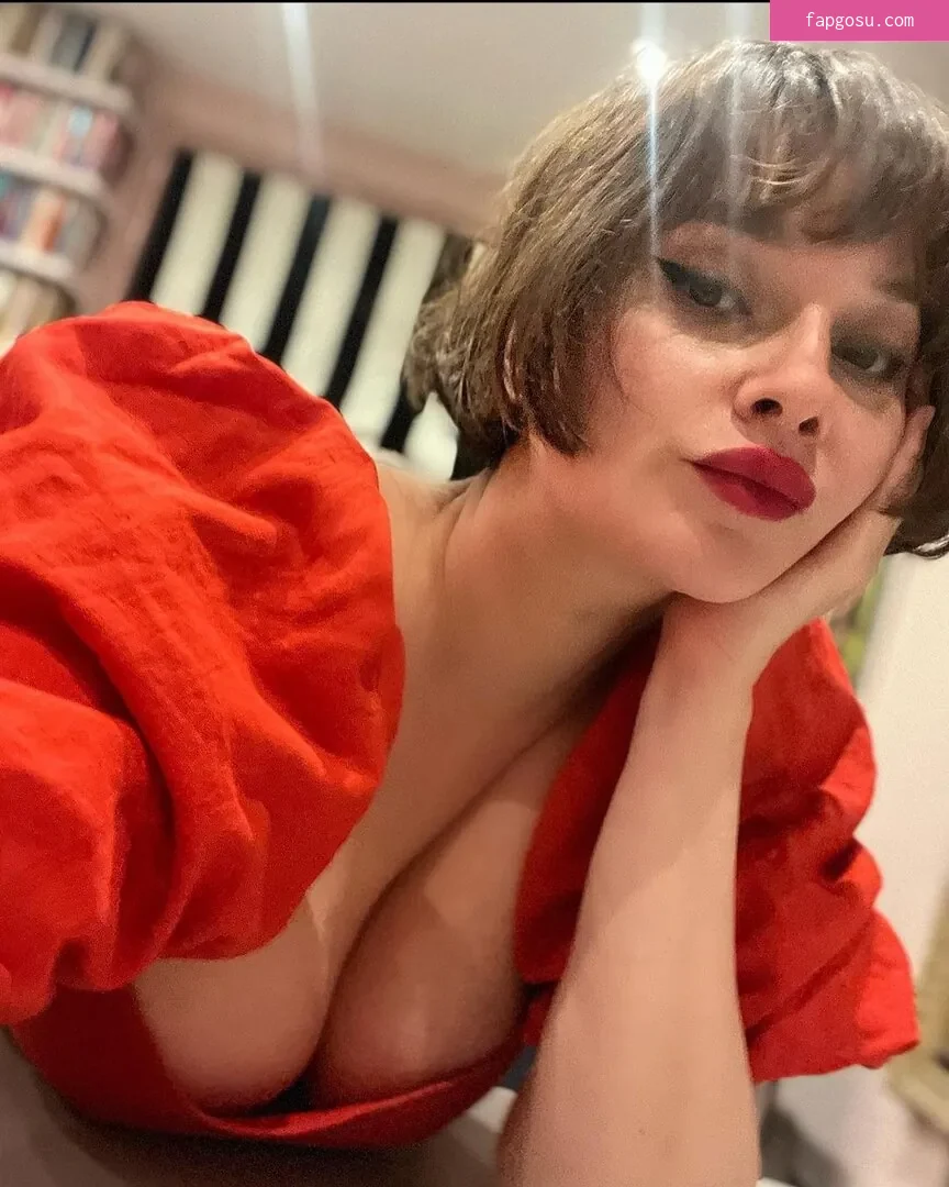 Gizzi Erskine - Photo #70