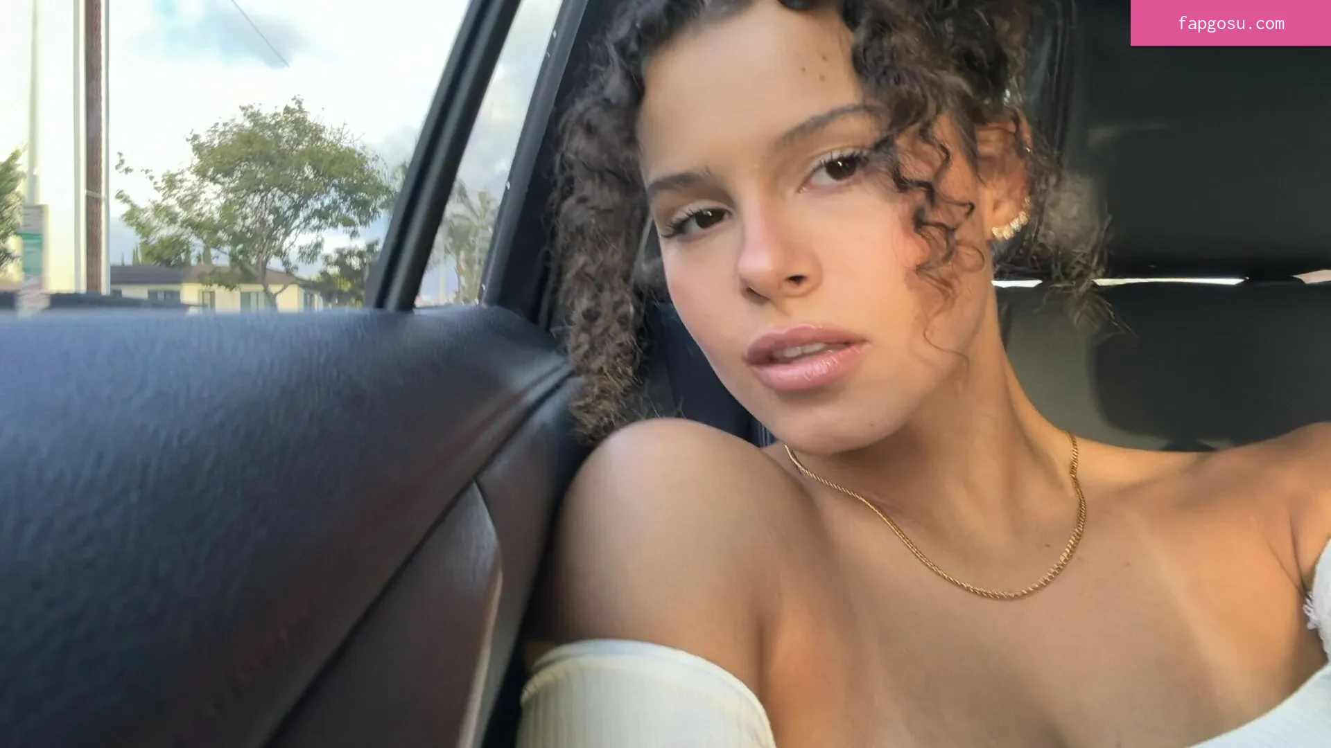 Gabriella Saraivah content