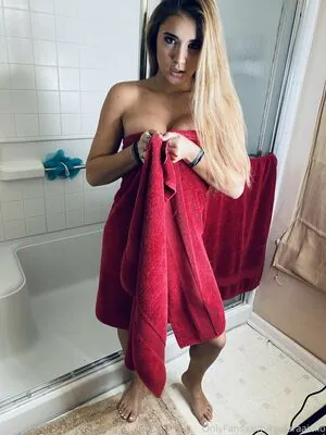 Hadara Aiello content