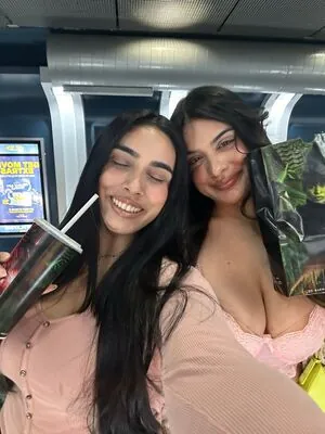 Hixra ASMR content