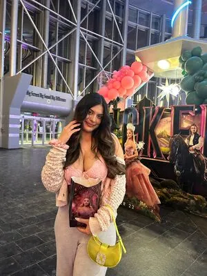 Hixra ASMR content